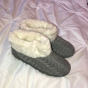Indoor/outdoor cozy slippers